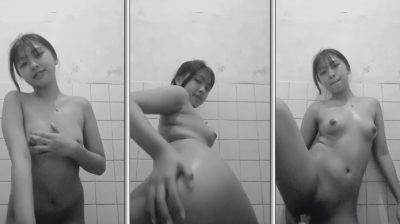 Rika Luca Slut Colmek Pake Dildo Di Kamar Mandi